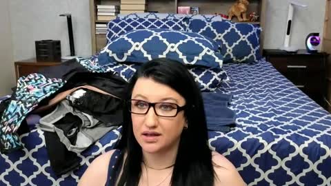 Snapshot of dear_rayna chatting on 02-21-25, 01:22 Rayna online show from 02-21-25, 01:22