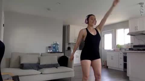 Snapshot of dearbunnylatina95 chatting on 05-25-26, 08:26 dearbunnylatina95 online show from 05-25-26, 08:26