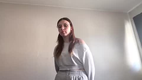 Snapshot of debroahpiles chatting on 07-28-26, 12:48 Alia online show from 07-28-26, 12:48