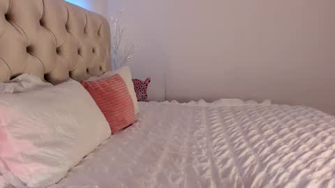 Denise online show from 11-12-25, 03:34