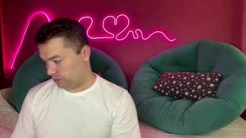 Snapshot of deeplookscouple chatting on 09-12-25, 01:11 deeplookscouple online show from 09-12-25, 01:11