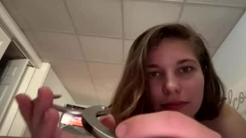 Snapshot of deepthroatqueen33 chatting on 10-23-25, 12:59 deepthroatqueen33 online show from 10-23-25, 12:59