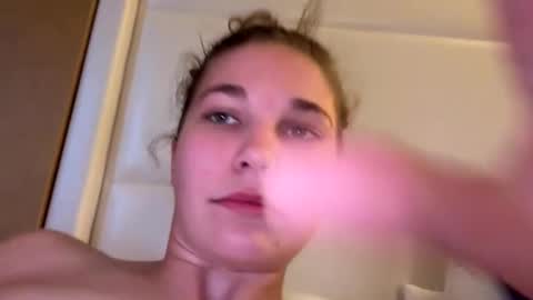 Snapshot of deepthroatqueen33 chatting on 11-19-25, 04:18 deepthroatqueen33 online show from 11-19-25, 04:18