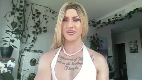 Snapshot of deesonders997 chatting on 05-15-26, 10:39 deesonders997 online show from 05-15-26, 10:39