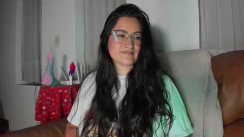 Snapshot of deesseluxure_ chatting on 11-16-25, 08:20 Andre online show from 11-16-25, 08:20