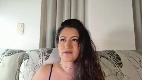 Snapshot of deesseluxure_ chatting on 01-14-26, 06:19 Andre online show from 01-14-26, 06:19