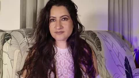 Snapshot of deesseluxure_ chatting on 01-17-26, 06:18 Andre online show from 01-17-26, 06:18