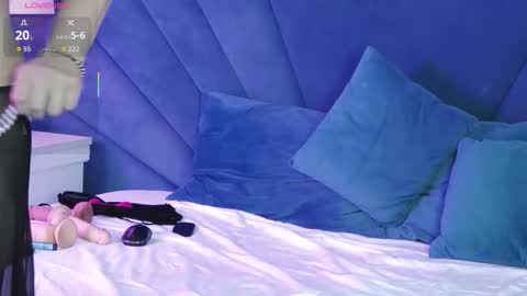 Snapshot of deezylicious chatting on 11-15-25, 06:15 Deea online show from 11-15-25, 06:15