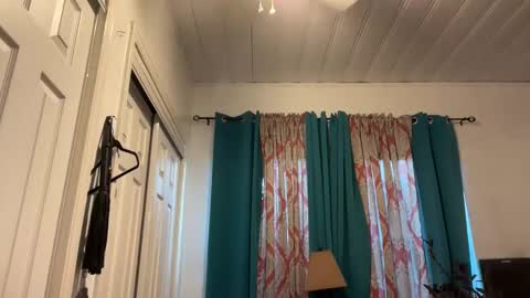 Tori online show from 03-12-26, 11:22