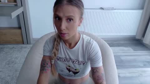 Snapshot of deidi_sweet chatting on 10-10-25, 10:14 Di online show from 10-10-25, 10:14