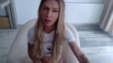 Snapshot of deidi_sweet chatting on 10-24-25, 12:12 Di online show from 10-24-25, 12:12