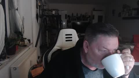 deinprinz2312 online show from 01-07-25, 04:50