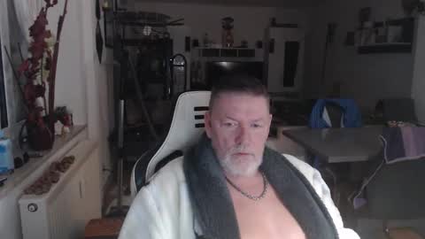 deinprinz2312 online show from 11-02-25, 04:26