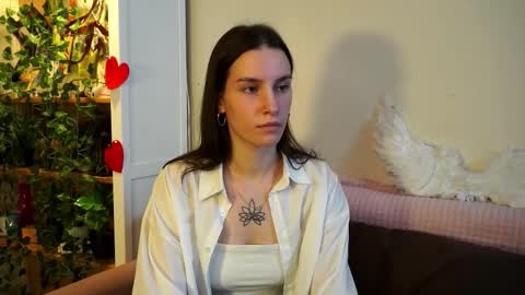 Snapshot of deirdreorem chatting on 11-03-25, 07:04 Esme 19 years old online show from 11-03-25, 07:04