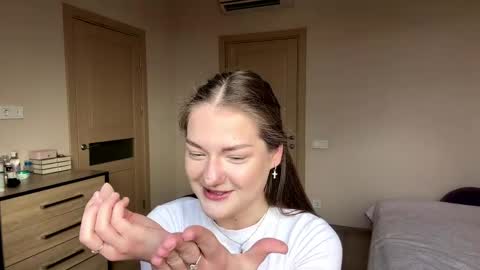 Mila online show from 04-23-26, 12:29