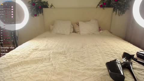 Snapshot of delanona chatting on 12-30-24, 10:01 Dia online show from 12-30-24, 10:01