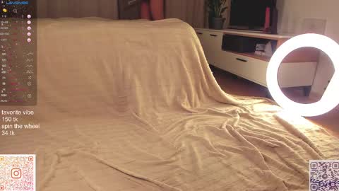 Snapshot of delanona chatting on 02-11-25, 10:07 Dia online show from 02-11-25, 10:07