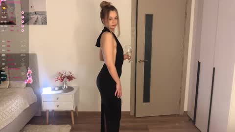 Dia online show from 11-22-25, 05:45