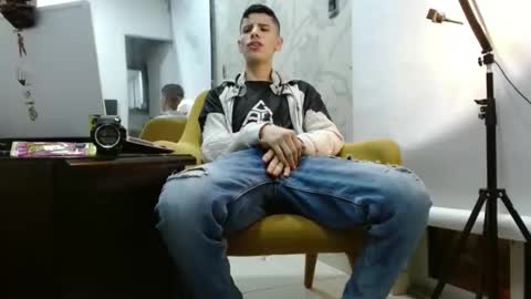 delglo online show from 10-05-25, 03:27