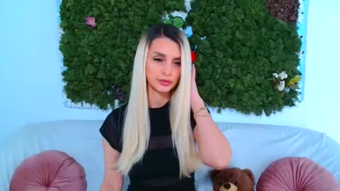 deliciaalove online show from 11-17-25, 07:19