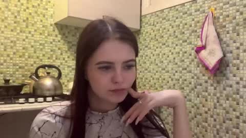 Kiki online show from 04-18-26, 07:58