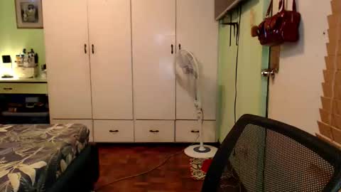 Snapshot of deliciosats chatting on 12-03-25, 01:57 Mercedes online show from 12-03-25, 01:57