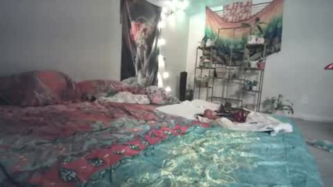 Snapshot of deliciouslyjuicystrawberry chatting on 12-14-25, 06:08 DeliciouslyJuicyStrawberry online show from 12-14-25, 06:08