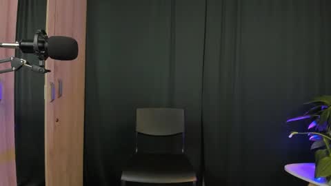 Delilah online show from 02-02-25, 03:43