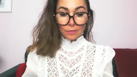 Snapshot of delilah_sweet chatting on 09-15-25, 03:01 delilah_sweet online show from 09-15-25, 03:01