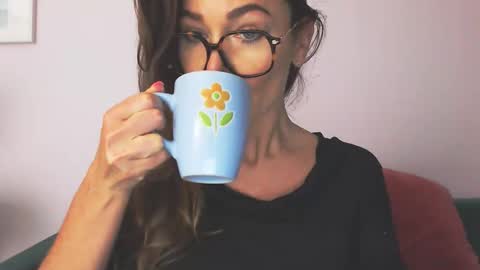 Snapshot of delilah_sweet chatting on 10-08-25, 03:42 delilah_sweet online show from 10-08-25, 03:42