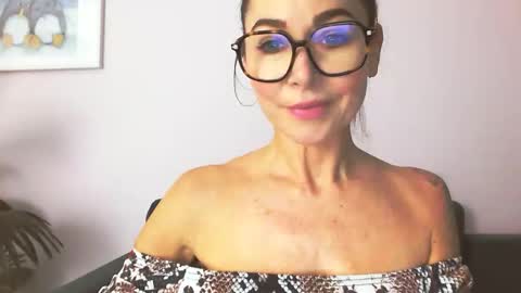 Snapshot of delilah_sweet chatting on 11-03-25, 04:19 delilah_sweet online show from 11-03-25, 04:19