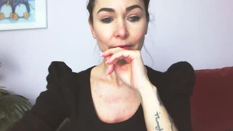 Snapshot of delilah_sweet chatting on 12-04-25, 02:37 delilah_sweet online show from 12-04-25, 02:37