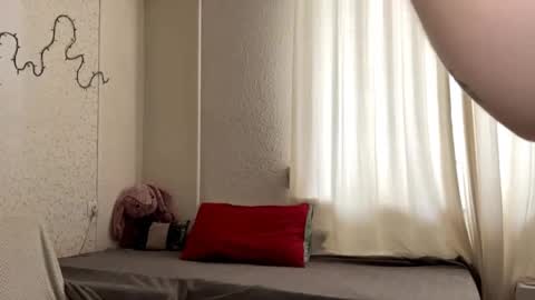 Sia online show from 04-05-26, 01:19