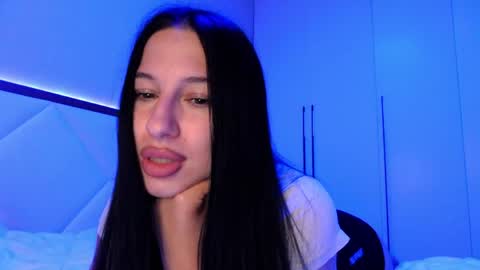 Snapshot of delly_love chatting on 05-27-26, 07:33 delly_love online show from 05-27-26, 07:33