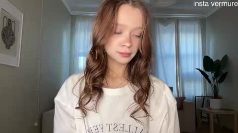 Snapshot of delorathecookie chatting on 10-19-25, 07:09 Delora online show from 10-19-25, 07:09