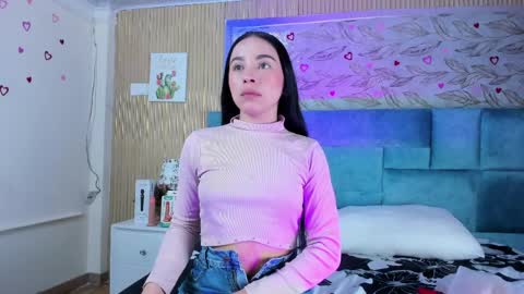 Snapshot of delphine_doll chatting on 04-11-26, 11:47 Delia online show from 04-11-26, 11:47