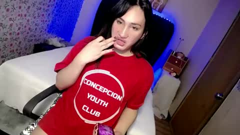 Snapshot of deluxetgirl69 chatting on 12-04-24, 10:13 Chesca online show from 12-04-24, 10:13