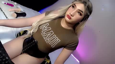 Snapshot of deluxetgirl69 chatting on 12-07-24, 10:17 Chesca online show from 12-07-24, 10:17