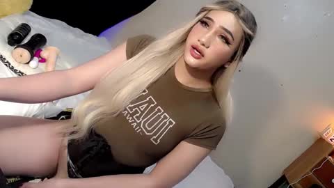 Snapshot of deluxetgirl69 chatting on 12-26-24, 03:31 Chesca online show from 12-26-24, 03:31
