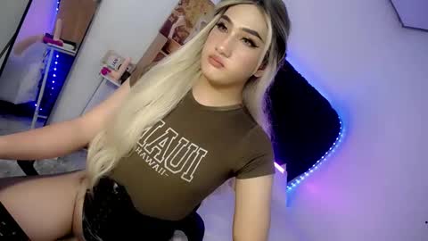 Snapshot of deluxetgirl69 chatting on 01-08-25, 05:16 Chesca online show from 01-08-25, 05:16
