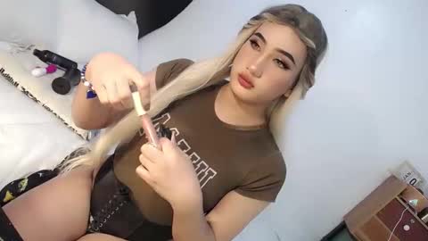 Snapshot of deluxetgirl69 chatting on 01-09-25, 11:25 Chesca online show from 01-09-25, 11:25