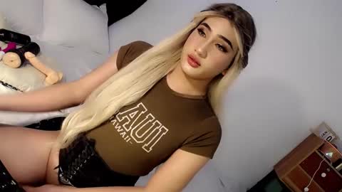Snapshot of deluxetgirl69 chatting on 01-09-25, 02:29 Chesca online show from 01-09-25, 02:29