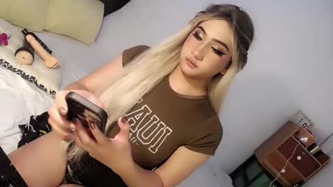 Snapshot of deluxetgirl69 chatting on 01-10-25, 11:54 Chesca online show from 01-10-25, 11:54