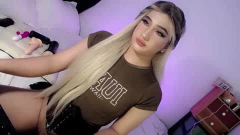 Snapshot of deluxetgirl69 chatting on 01-14-25, 07:11 Chesca online show from 01-14-25, 07:11