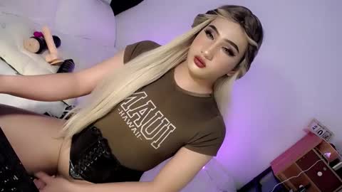 Snapshot of deluxetgirl69 chatting on 01-15-25, 03:07 Chesca online show from 01-15-25, 03:07