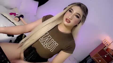Snapshot of deluxetgirl69 chatting on 01-16-25, 09:27 Chesca online show from 01-16-25, 09:27