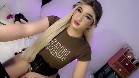 Snapshot of deluxetgirl69 chatting on 01-17-25, 12:10 Chesca online show from 01-17-25, 12:10