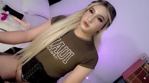 Snapshot of deluxetgirl69 chatting on 01-20-25, 03:28 Chesca online show from 01-20-25, 03:28