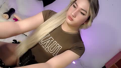 Snapshot of deluxetgirl69 chatting on 01-29-25, 02:51 Chesca online show from 01-29-25, 02:51