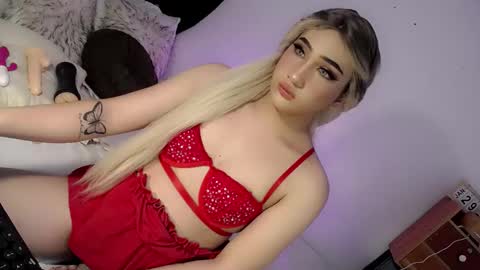 Snapshot of deluxetgirl69 chatting on 02-06-25, 09:22 Chesca online show from 02-06-25, 09:22
